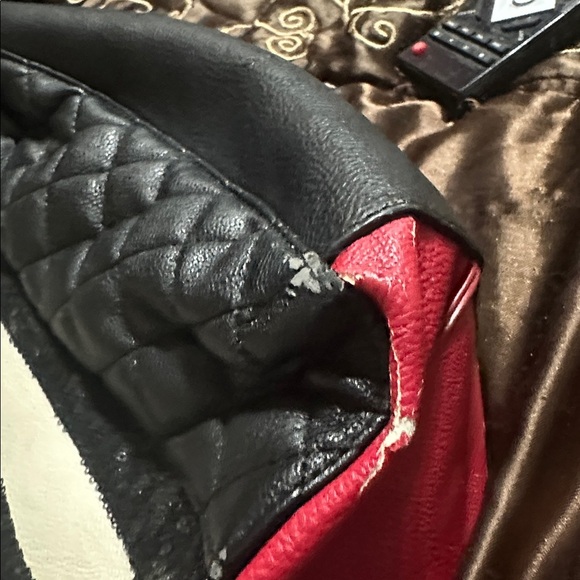 Adorable Betsey Johnson’s sequin bag - Picture 12 of 13